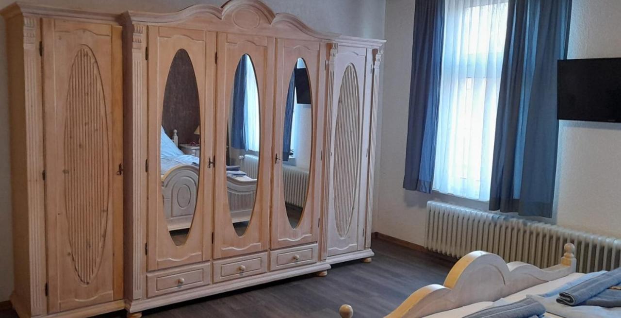Landgasthof Hotel Zur Waage Marienhafe Exteriör bild